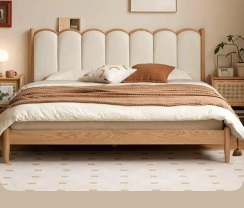 Scalloped Cream & Oak Bed