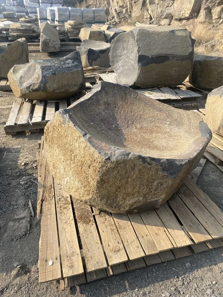 Raw Granite Boulder Slabs